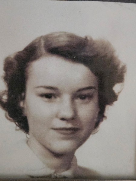 Portrait of Etta as a young woman